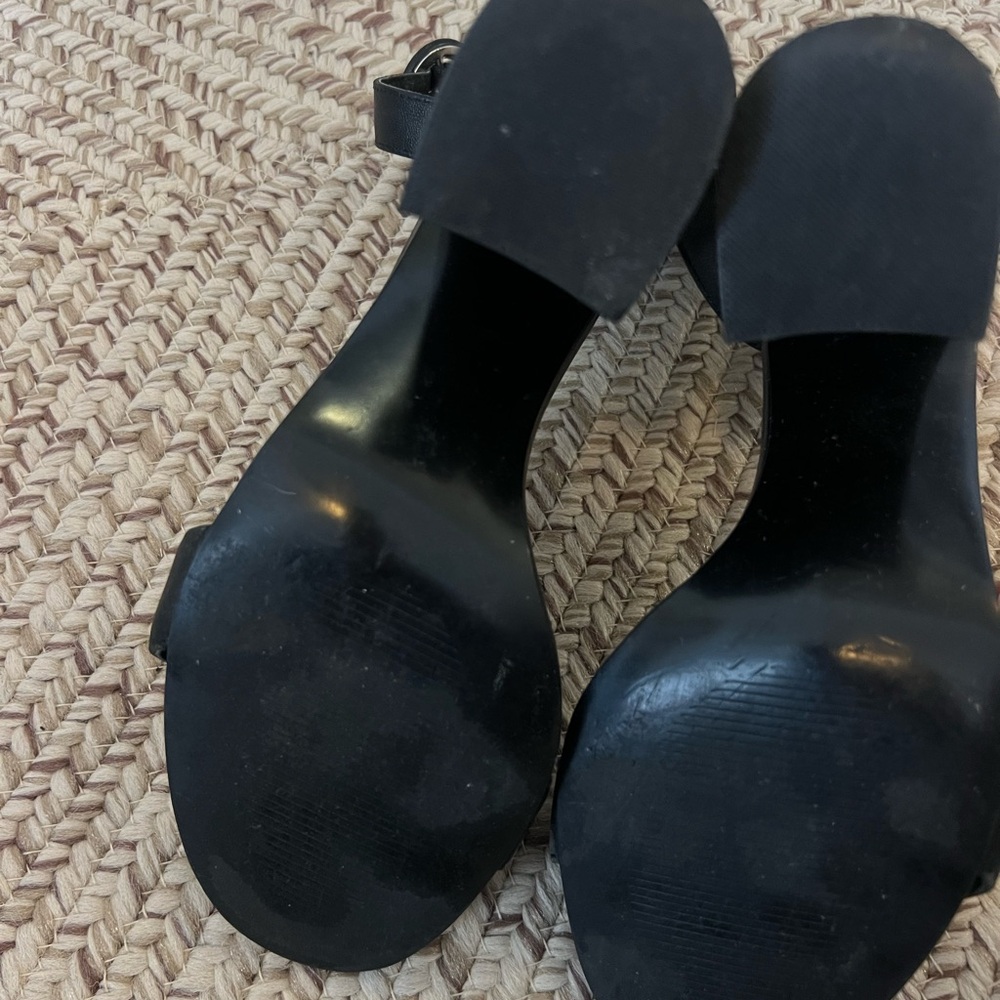 Steve Madden Staple Black Heels - Picture 6 of 6